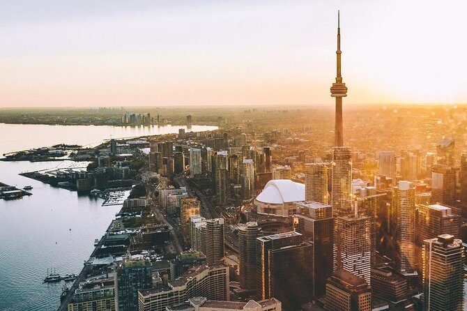20 km Helicopter Tour over Toronto - Crew, Safety, and the “How It Feels” Factor