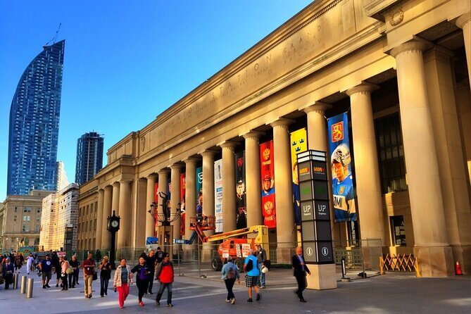 An Exciting Scavenger Hunt: The Wonders of Old Toronto - How the Braniac, Photographer, and Mapper Roles Make Teams Fun