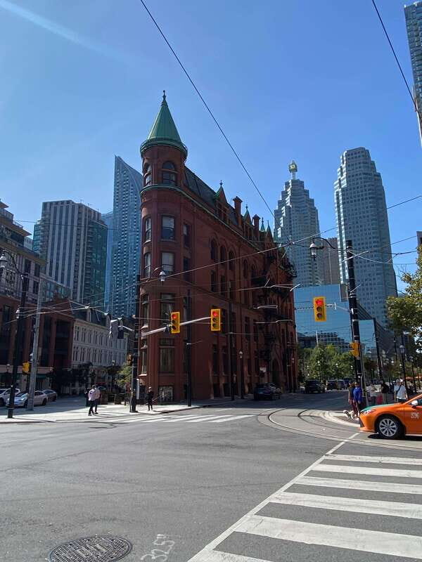 Downtown Toronto: Walking tour experience. English/Spanish - Why This Downtown Toronto Walk Works So Well