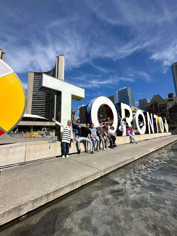 Downtown Toronto: Walking tour experience. English/Spanish - Distillery District: Cobblestones, Texture, and Easy Photos