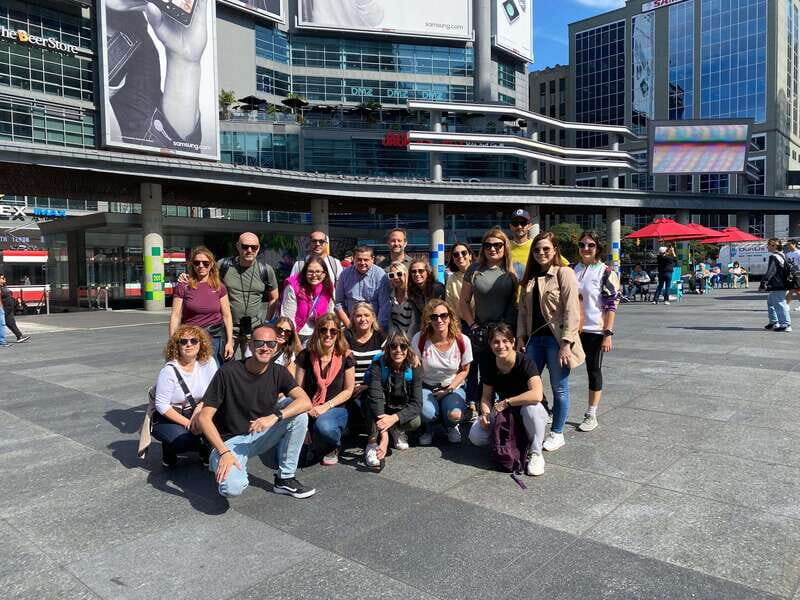 Downtown Toronto: Walking tour experience. English/Spanish - St. Lawrence Market: Food as a City Orientation Tool