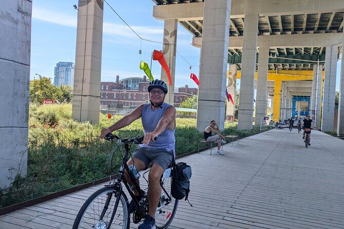 E-bike Toronto's Dynamic Neighbourhoods - Rosedale’s fashionable calm and Ontario Place’s controversial shift