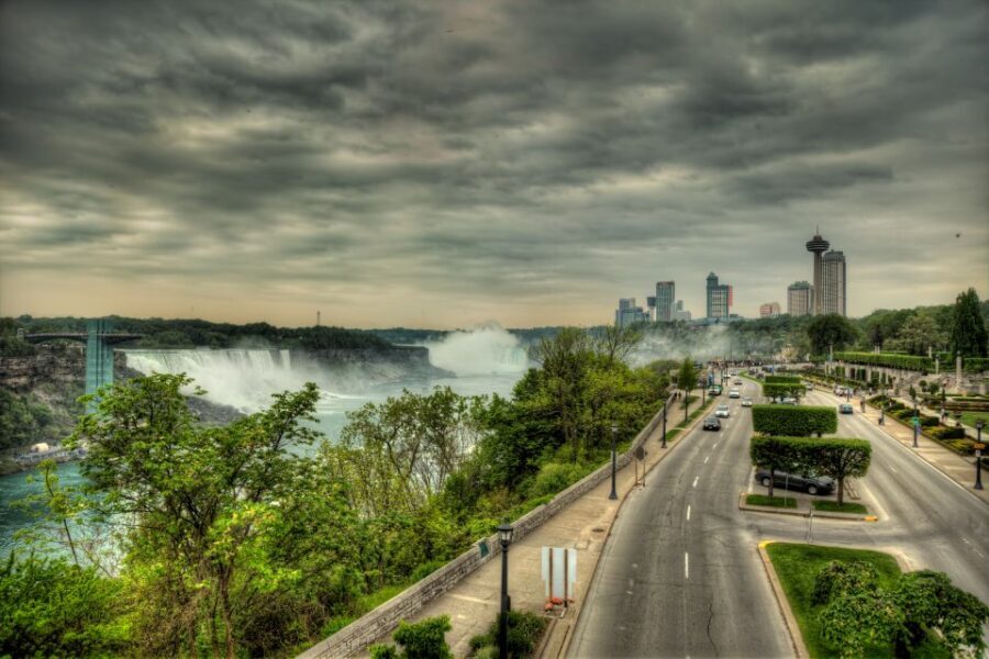 From Niagara Falls: Toronto Airport Private Transfer - What happens right after pickup: luggage help and driver support