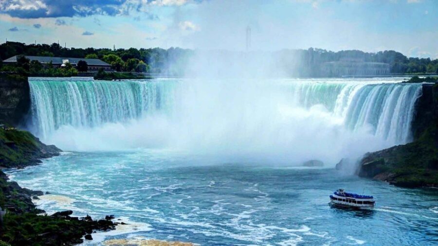 From Toronto: Niagara Falls Day Tour with Boat Cruise - Niagara-on-the-Lake: a pleasant break from pure waterfall focus