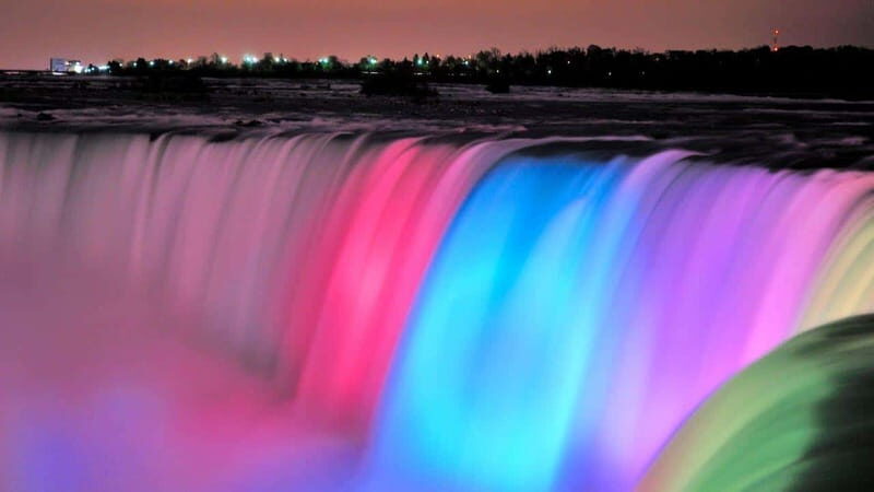 From Toronto: Niagara Falls Tour with Journey & Dinner - Table Rock House Restaurant: dinner at the right moment