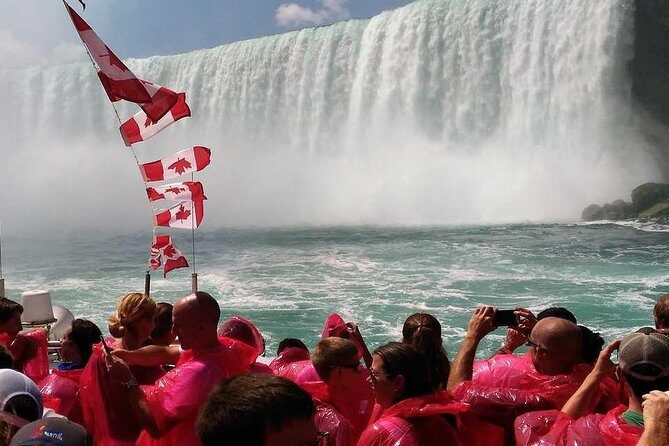 Guided Day Tour to Niagara Falls from Toronto with Boat & Lunch - 3 hours at Niagara Falls: making your time count