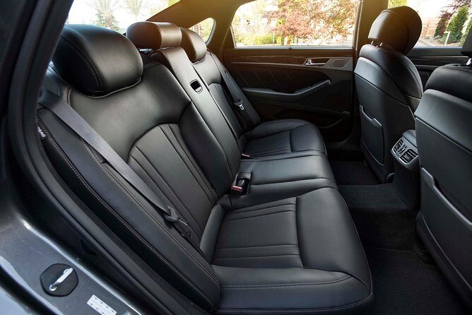 Low Cost :- Hire Full or Half Day Executive Luxury Car Services in Toronto - City and Wine Tours: Comfort Changes the Whole Day
