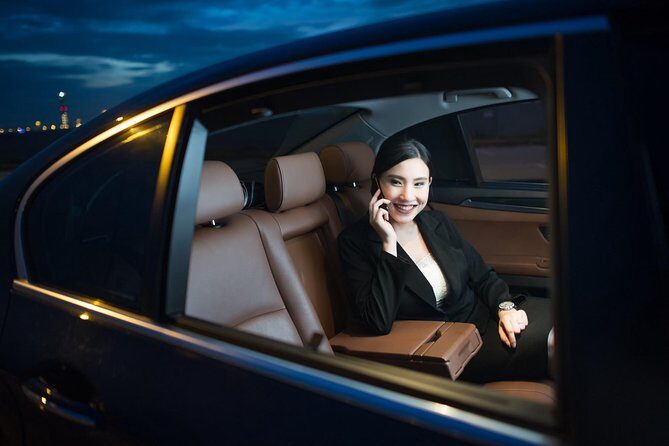 Low Cost :- Hire Full or Half Day Executive Luxury Car Services in Toronto - Point-to-Point Airport Transfers: Turning Arrival Pressure Into Relief