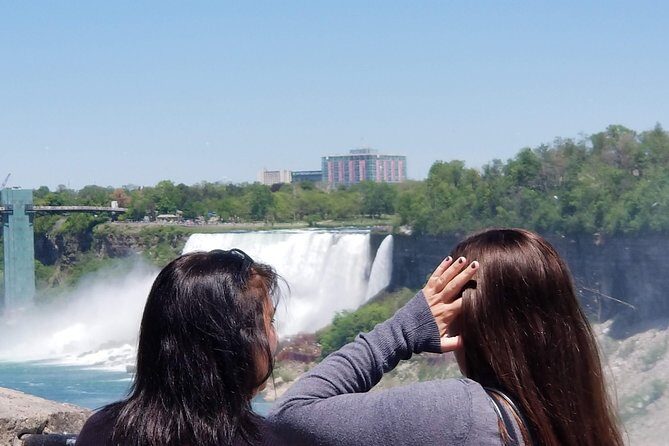 Mississauga: Niagara Falls Day Tour with Boat Cruise - Floral Clock and Queenston Heights: fast stops that set the mood