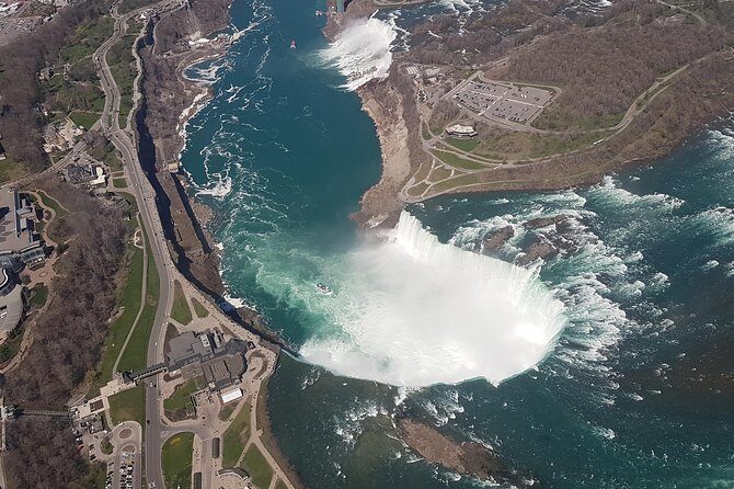 Mississauga: Niagara Falls Day Tour with Boat Cruise - The guide and group vibe: Haroon’s name keeps coming up