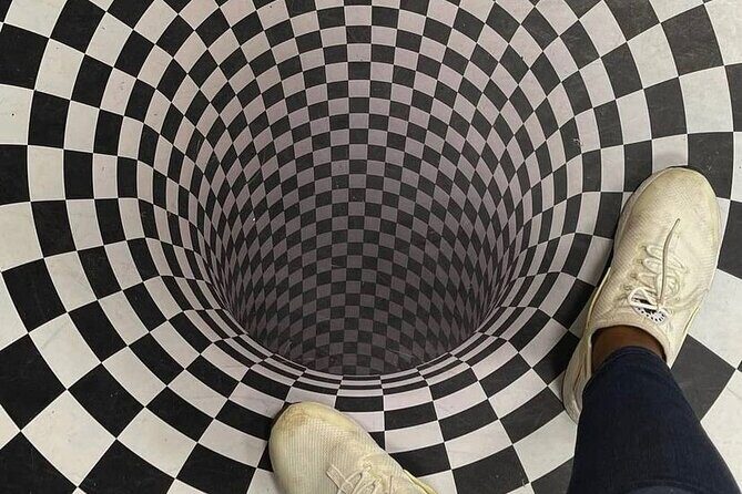 Museum of Illusions Admission in Toronto - The Main Stop: Museum of Illusions Toronto and Its Standout Moments