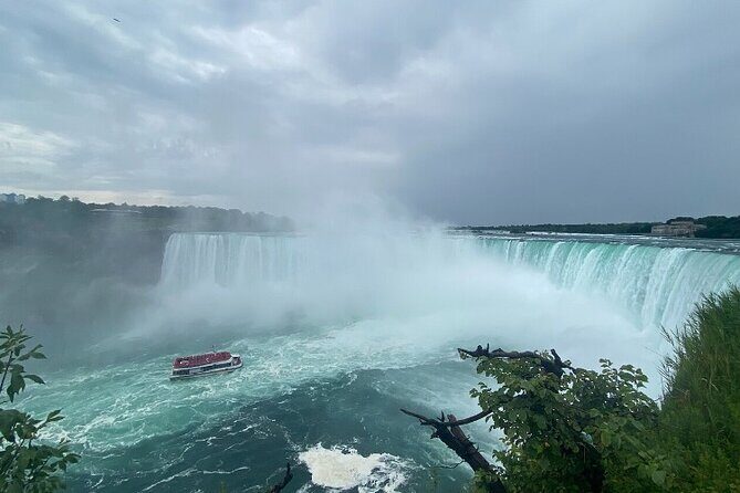 Niagara Falls Day Tour Includes Boat Cruise, Winery Stop & Lunch - What the guide adds (and why it matters on a day trip)
