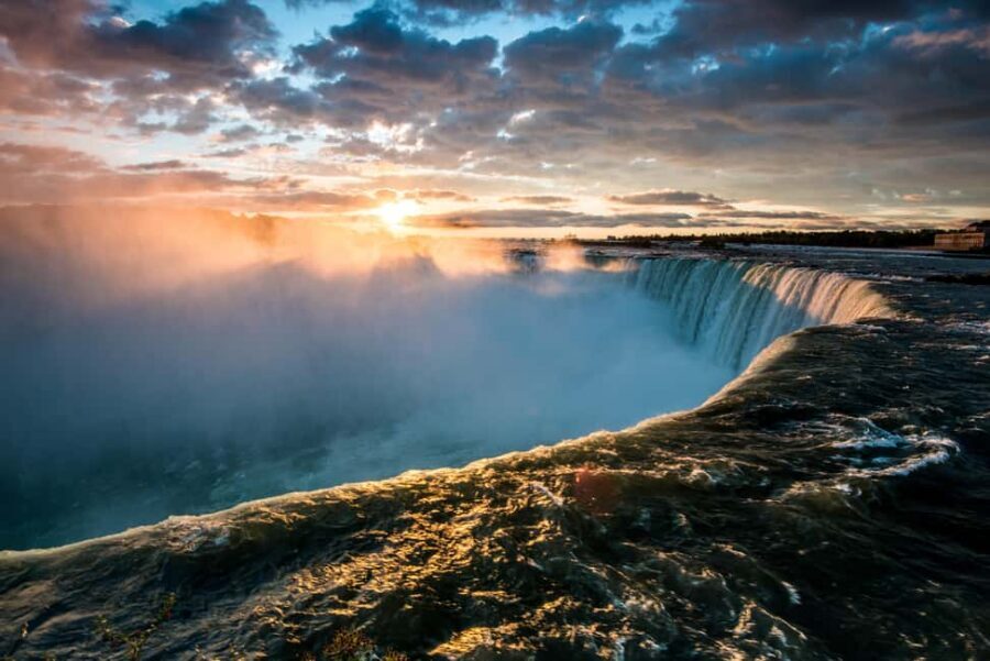 Niagara Falls Tour with Skip the Line Cruise & Maple Tasting - Lunch with a view: when the add-on feels worth it