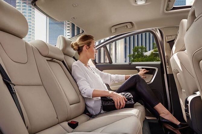 Private Arrival Transfer - YYZ Airport to Toronto Downton Hotel & Accommodations - The drive from YYZ to downtown: time, traffic reality, and arrival at Fairmont Royal York