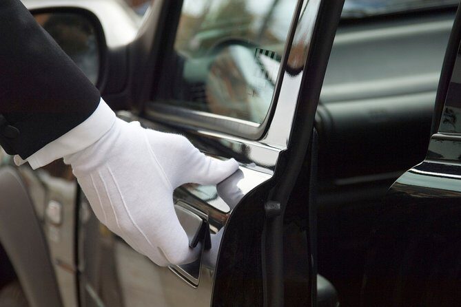 Private Arrival Transfer - YYZ Airport to Toronto Downton Hotel & Accommodations - Should you book this Toronto Pearson private transfer?