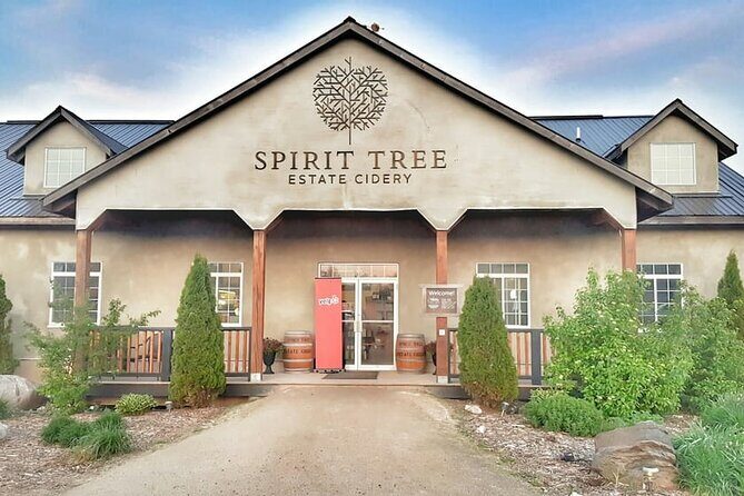 Private Greater Toronto DriveSpa Tour with Lunch - Stop 2: Spirit Tree Estate Cidery Lunch Break (Pizza + Apple Cider)