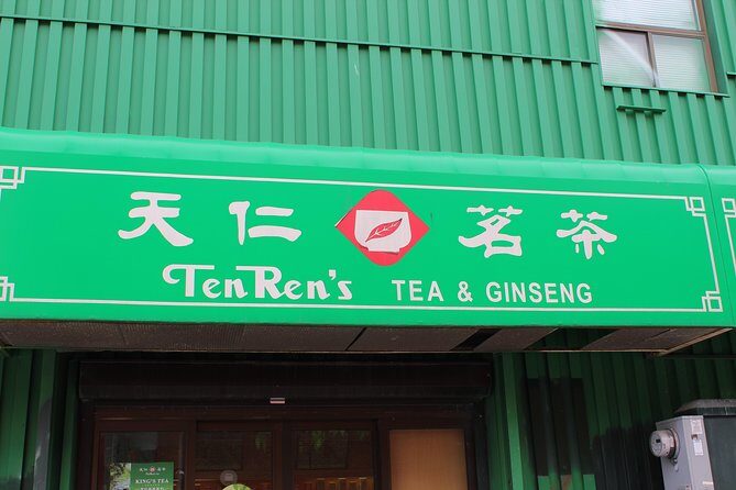 Private Toronto Kensington Market and Chinatown Walking Tour in English - The Kiever Shul: A Pass-By Stop That Feels Personal