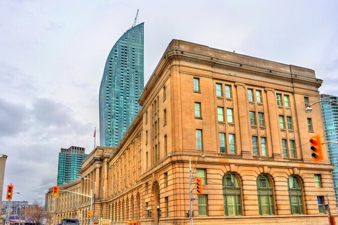 Private Tour of Toronto - Price and Value for a Group Up to 7