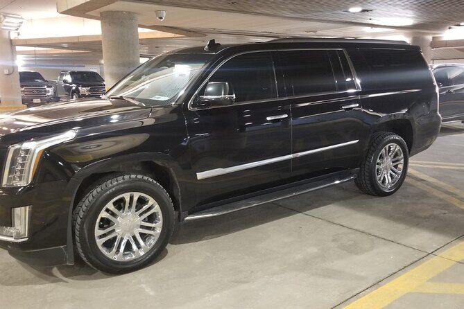 Private Transfer Toronto Pearson Airport To Toronto Hotels/Airbnb - Your Chauffeur as a First-Day Local Guide