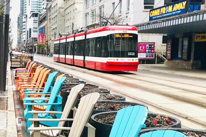 Show me the City! A Small Group Walking Tour of Toronto - Why this Toronto walking tour is a smart first move