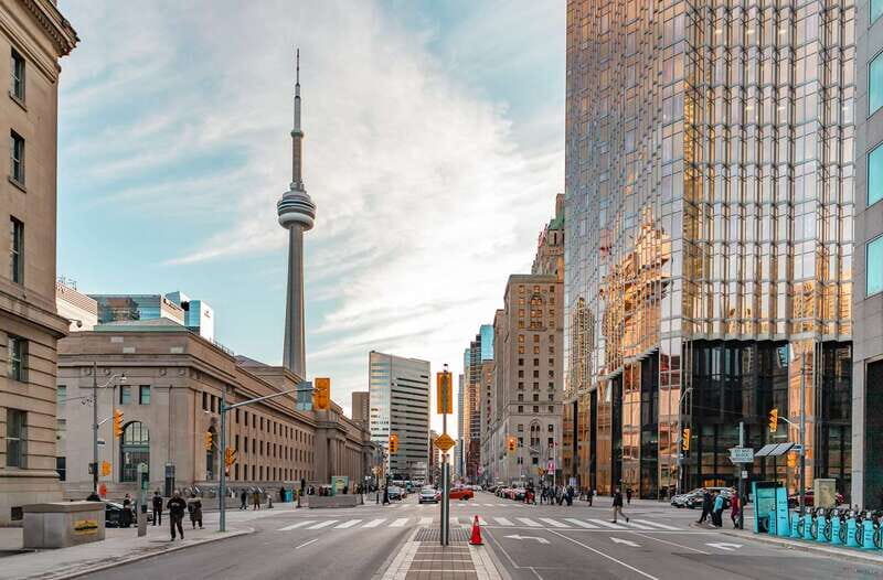 Toronto: 2-Hour Downtown Walking Tour - Mackenzie House, plus the smaller texture that brings it to life