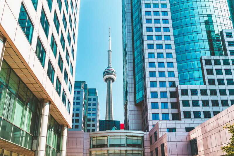 Toronto: 2-Hour Downtown Walking Tour - Public group vs private tour: choose your pace