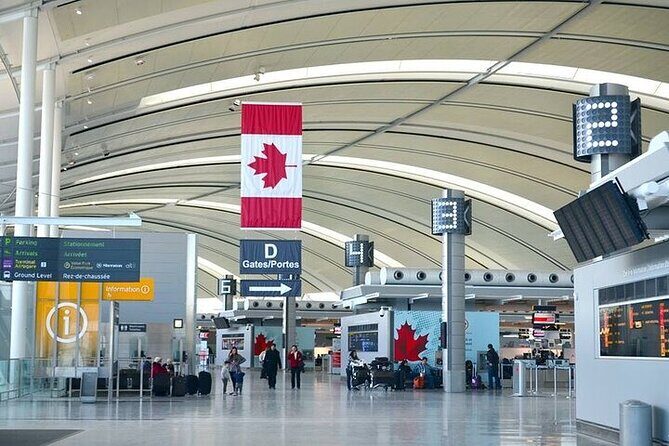 Toronto Airport Private Arrival Transfer-YYZ to Toronto Downtown - Comfort vs. Cost: Does $116.34 Per Group Make Sense?