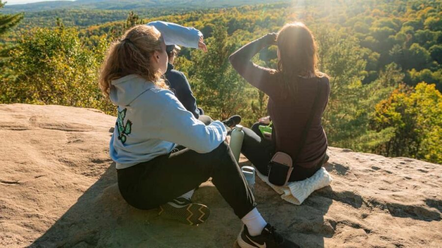 Toronto: Algonquin Park and Ragged Falls Day Trip - Algonquin Visitor Centre and the lookout hike: context before the view