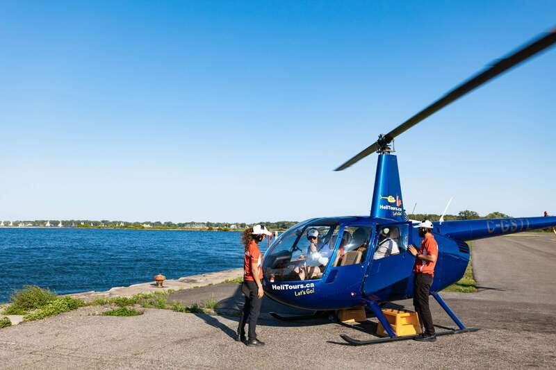 Toronto: City Sightseeing Helicopter Tour - From Billy Bishop Airport Hangar 1 to Your Takeoff Moment