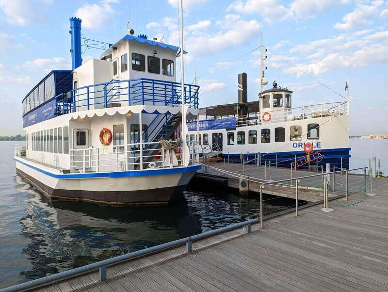 Toronto: City Views Harbor Cruise - Why a 60-minute Toronto harbour cruise is the fastest way to get oriented