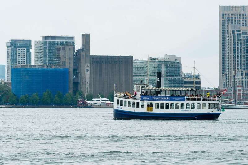 Toronto: City Views Harbor Cruise - Cash bar, snacks, and what the onboard rules mean for your planning