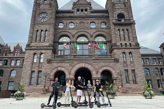 Toronto Discovery District 2hr Walking Tour - Royal Ontario Museum: ending with outdoor architecture