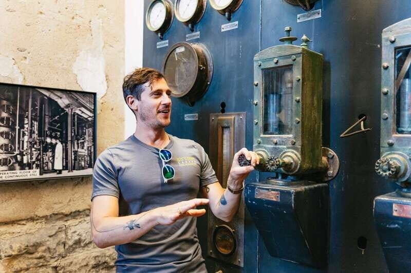 Toronto: Distillery District Historic Walking Tour - The 1-hour format that keeps it fun (and manageable)