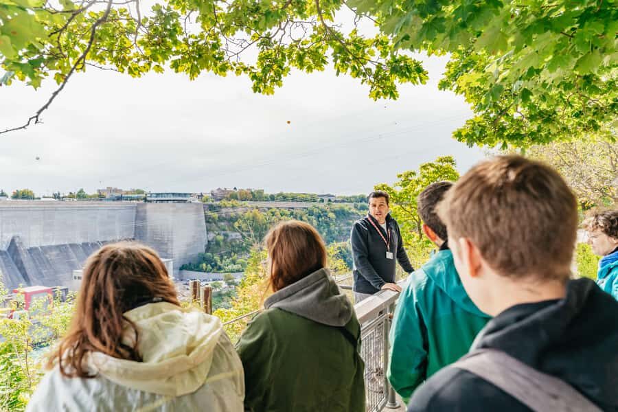 Toronto: Falls Day Tour with Boat Cruise & Niagara-the-Lake - Arriving at the Falls: how the free-time block actually helps