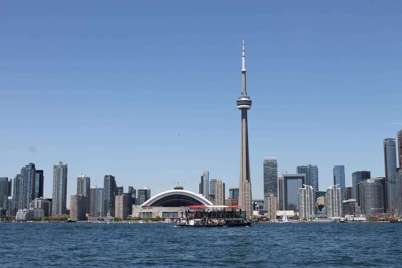 Toronto: Guided Harbour and Islands Sightseeing Cruise - Prime Skyline Photo Spot: When the Boat Turns the Corner