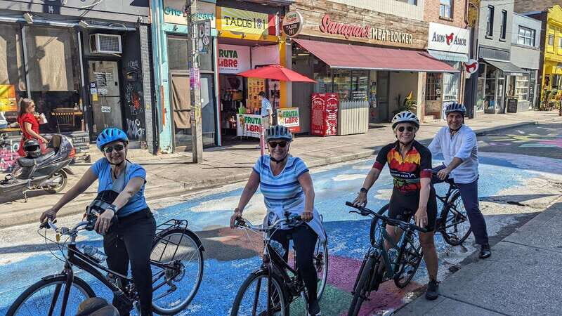 Toronto: Heart of Downtown 3.5-Hour Bike Tour - Meet Up and Start Riding: The Dundas Parking-Garage Situation