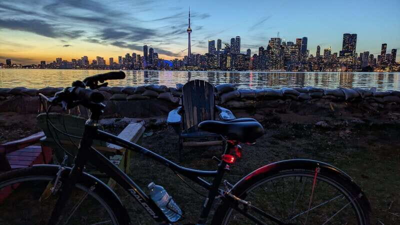 Toronto Islands: Morning or Twilight 3.5-Hour Bike Tour - Riding the car-free eastern islands at an easy pace