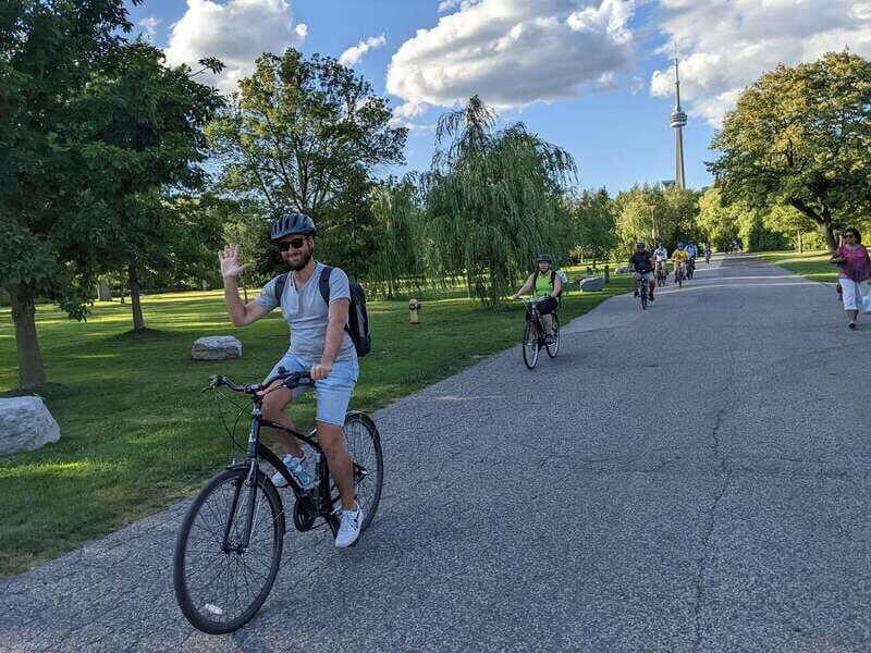 Toronto Islands: Morning or Twilight 3.5-Hour Bike Tour - Parks, beaches, and cottage views: what you’ll actually feel on the ride
