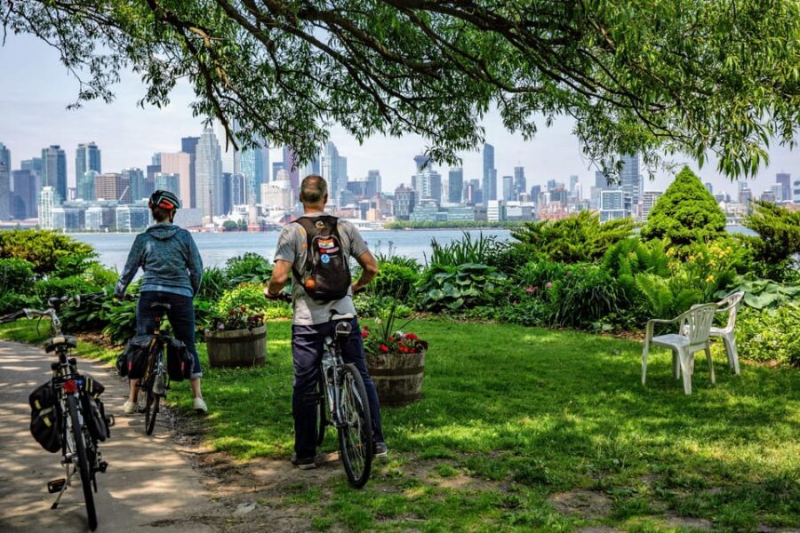 Toronto Islands: Sunrise Breakfast Bicycle Tour - The Return by Ferry: A Classic Toronto Finish