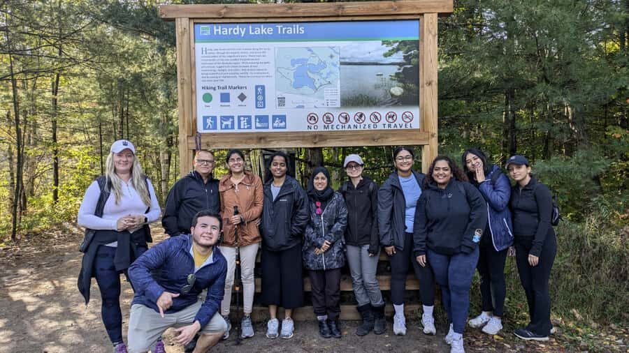 Toronto: Muskoka Cranberry Farm and Hardy Lake Hike - Gravenhurst free time: use it for food, not just photos