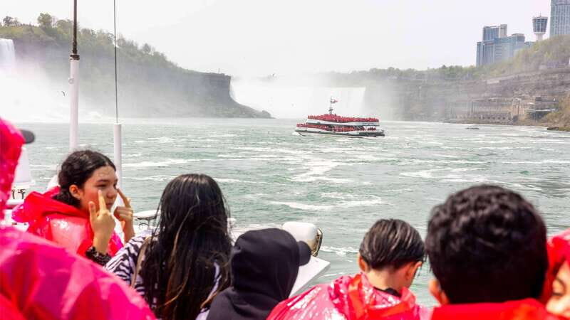 Toronto: Niagara Falls, Boat Ride & Journey Behind the Falls - Lunch and Free Time on the Canadian Side: How to Use Your 1.5 Hours