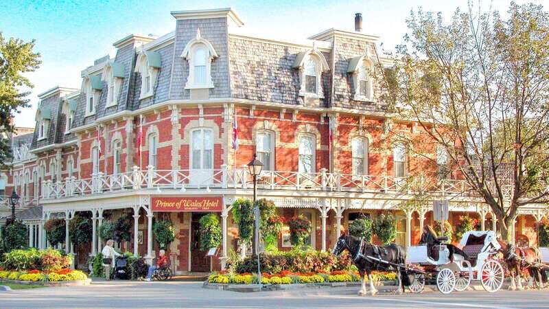 Toronto: Niagara Falls Day Tour with Optional Boat Cruise - Clifton Hill time: where to eat, shop, and reset