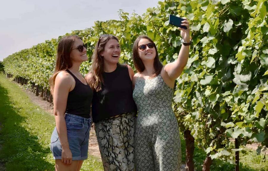 Toronto: Niagara-on-the-Lake, Wine Tasting & Chocolate Tour - Niagara-on-the-Lake free time: where you actually get to enjoy the town