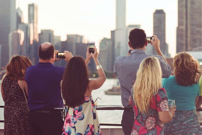 Toronto: Premium Harbor Cruise with Lunch, Brunch, or Dinner - Quick hits before you board