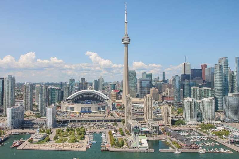 Toronto: Private Helicopter Tour for Two - From 2,000 Feet: CN Tower Pod, Skyline Views, and Niagara Mist
