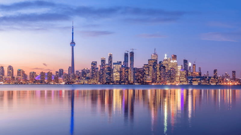 Toronto: Small Group Night Tour with Harbour Boat Cruise - Key things that make this Toronto night tour work