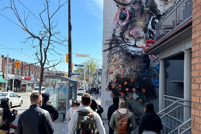 Toronto Street Art and Graffiti Walking Tour - Street art on Dundas: Why this tour works so well
