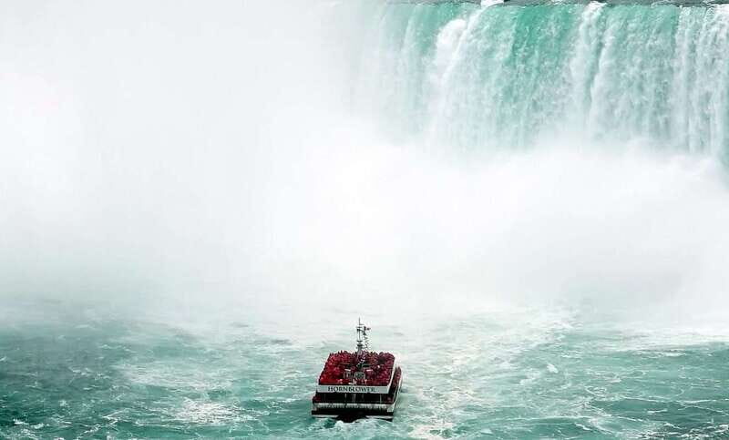 Toronto to Niagara Falls: Boat Ride & Behind the falls Tour - From Bay Street to Niagara Parkway: the day starts in comfort