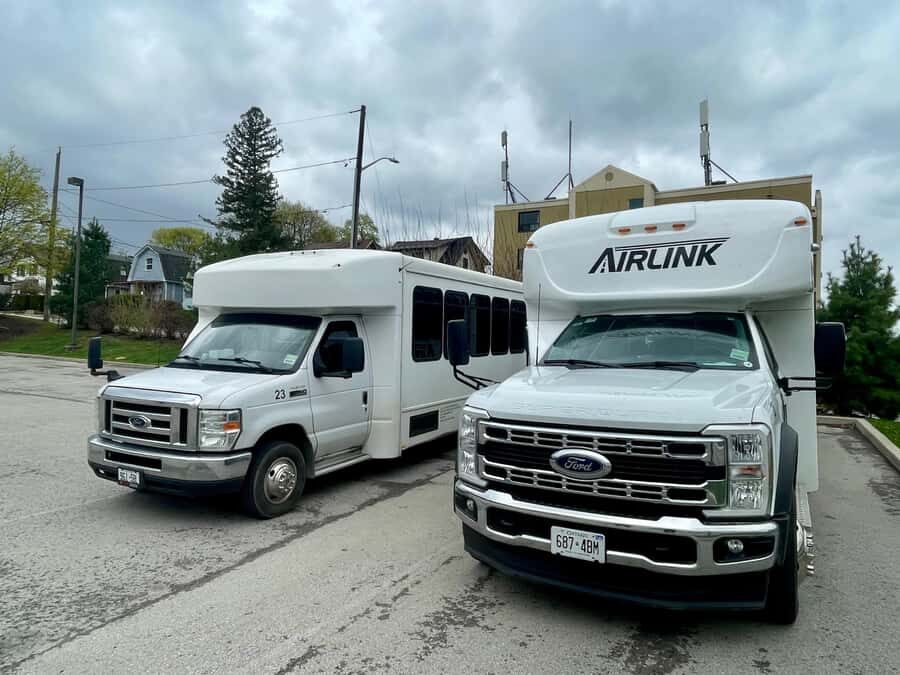 Toronto to Niagara Falls: Evening Tour with Cruise & lights - Botanical Gardens and Clifton Hill: quick breaks, real-world pacing