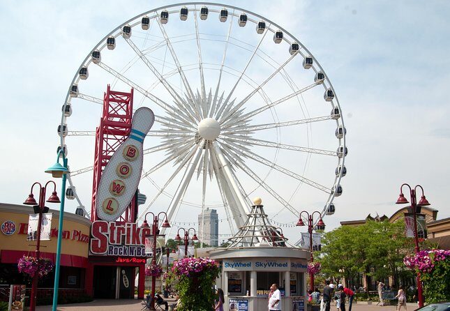 Toronto to Niagara Falls Tour with Skywheel & Fallsview Dinner - Floral Clock: short stop, easy win